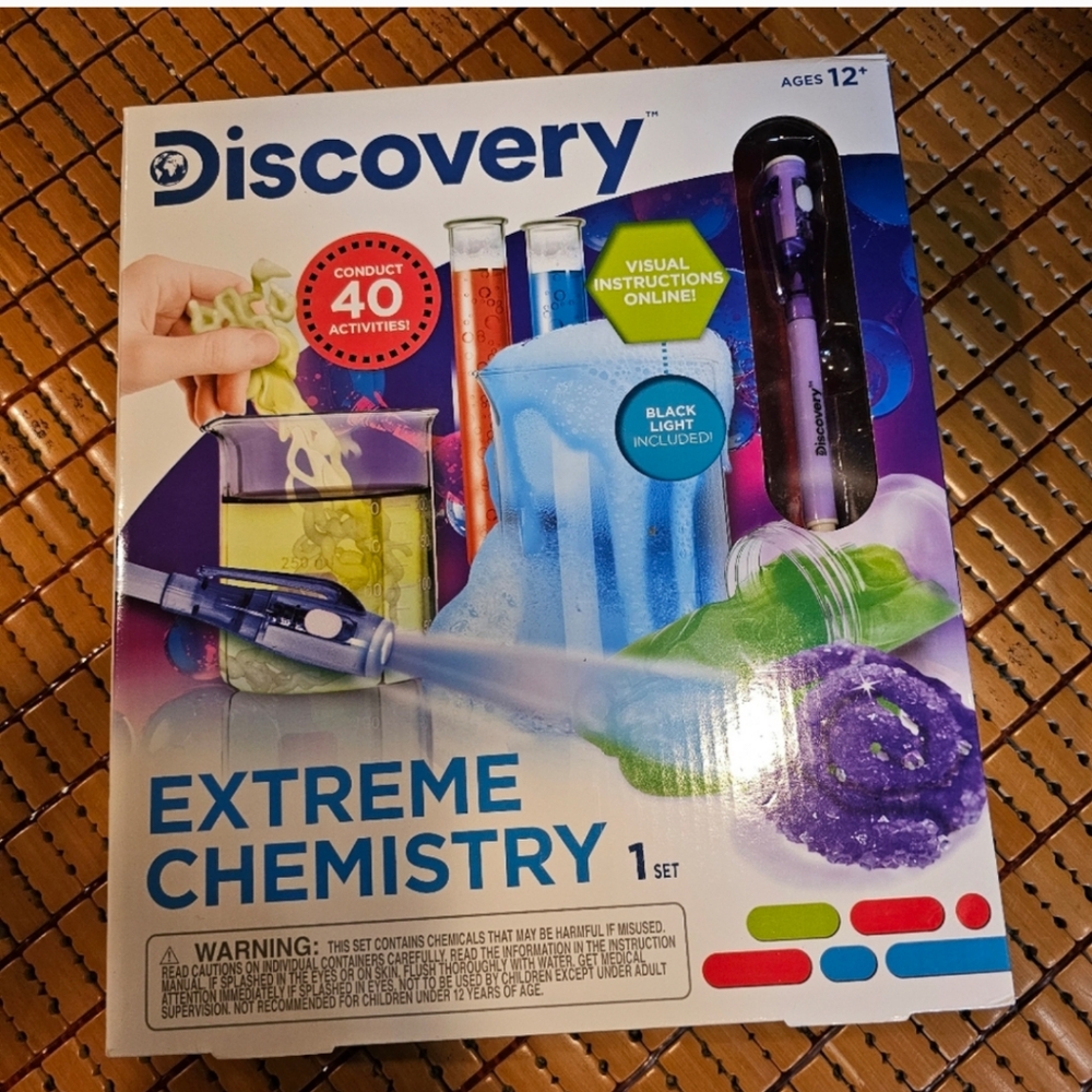 Discovery Extreme Chemistry Set 1, new
